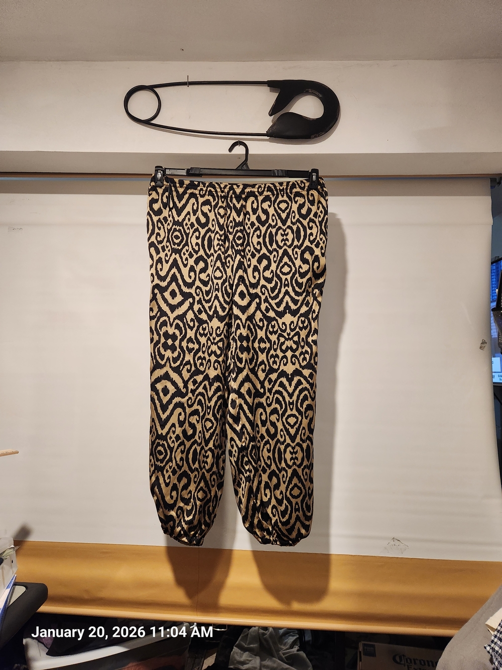 Jones New York Black and Tan Patterned Joggers